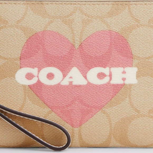 ‼️Still in a original package ‼️ Coach Corner Zip Wristlet With Heart Print - Picture 2 of 5